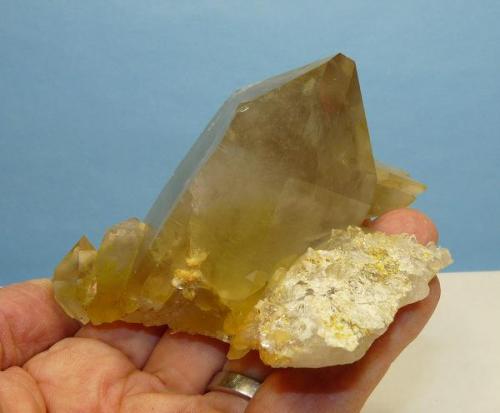 Quartz with rutile and feldspar.
Van Rhynsdorp, Western Cape, South Africa.
105 x 90 x 44 mm
Same as above. (Author: Pierre Joubert)