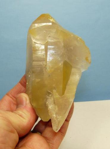 Quartz with rutile
Van Rhynsdorp, Western Cape, South Africa.
125 x 73 x 35 mm
Same as above. (Author: Pierre Joubert)