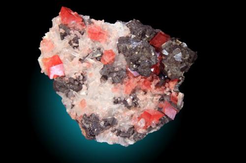 Rodocrosita, Tetraedrita, Cuarzo
Sweet Home Mine, Alma, Colorado, USA
12 x 10 cm, cristales hasta 1cm
Corner Pocket. (Autor: Raul Vancouver)