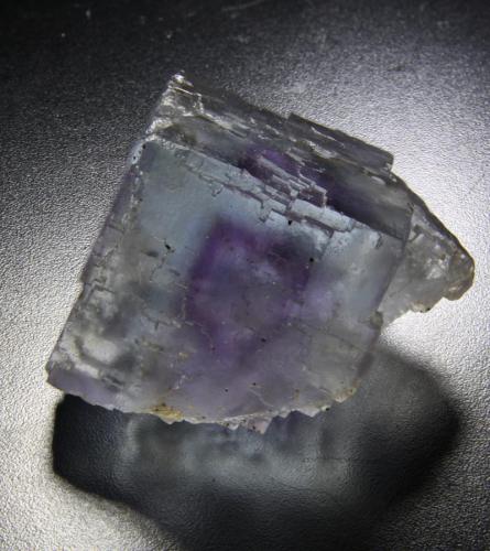 Fluorita
Geoda de La Calcita, Mina La Viesca, Huergo, Zona minera de La Collada, Siero, Asturias, España
Cristal de 5x5cm (Autor: Raul Vancouver)