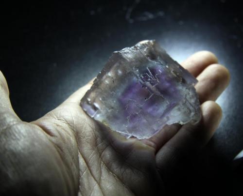 Fluorita
Mina La Viesca, Huergo, Zona minera de La Collada, Siero, Asturias, España
Cristal de 5x5cm (Autor: Raul Vancouver)