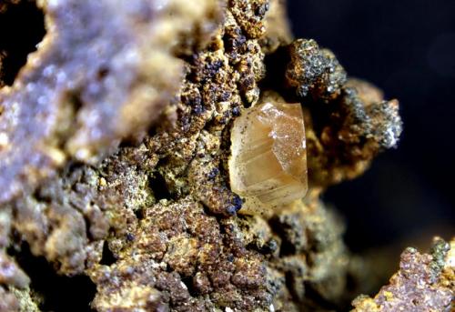 Cerusita.
Mina "Mª Luisa", Santa Marta, Badajoz, Extremadura, España.
Cristal de 5 mm. (Autor: Antonio Carmona)