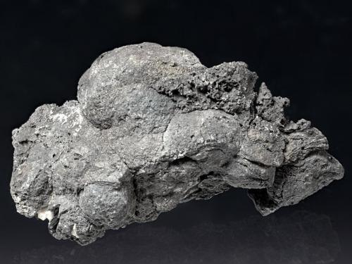 Arsenic
Vater Abraham Mine ("Shaft 139"), Lauta, Marienberg District, Erzgebirge, Saxony, Germany
4,5x2,5x1,5 cm
Gray, botryoidal Arsenic. (Author: Simone Citon)