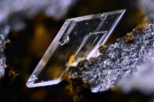 Yeso.
Fundición Nueva, Villaricos, Almería, Andalucía, España.
Campo de visión 4 mm.
Cristal de yeso que ha crecido en una vacuola de escoria de fundición. (Autor: Juan Miguel)