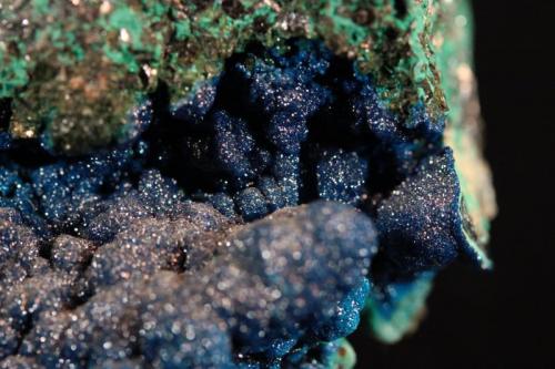 Cornetite, Malachite
Mupine Mine, Shaba, Democratic Republic of the Congo (Zaire)
6.9 x 3.8 cm (Author: Don Lum)