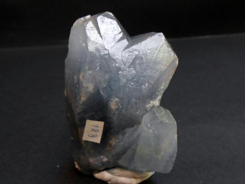 Celestina
Mina Mojina, Rancho de Mojina, Ricardo Flores Magón, Municipio de Buenaventura, Chihuahua, Méjico
9 x 5 x 3 cm
Dos grandes cristales de celestina procedentes de colección antigua. Este yacimiento dio algunos buenos ejemplares en la década de los 60. Los cristales presentan un fantasma de azul más intenso. (Autor: Antonio Alcaide)