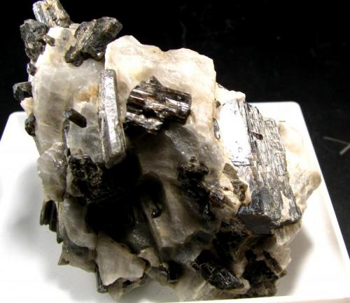 Fluoro-richterita
Wilberforce, Ontario, Canadá.
57 x 38 x 43 mm. (Autor: José Luis Zamora)
