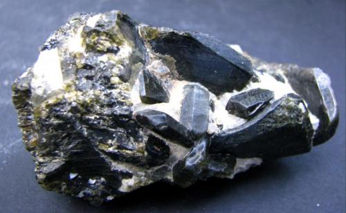 Forsterita
Kolonna, Wijeriya, Isla de Ceilán, Sri Lanka.
70 x 55 x 41 mm. (Autor: José Luis Zamora)