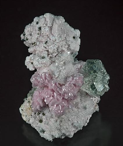 Rhodochrosite, Quartz, and Fluorite
Sunnyside Mine, Eureka District, San Juan Co., Colorado, USA
3.3 x 2.5 cm (Author: am mizunaka)
