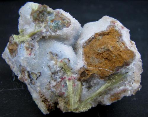 Karpatita
Mina Picacho, New Idria, Diablo Range, San Benito Co., California, EEUU.
49 x 31 x 26 mm. (Autor: José Luis Zamora)