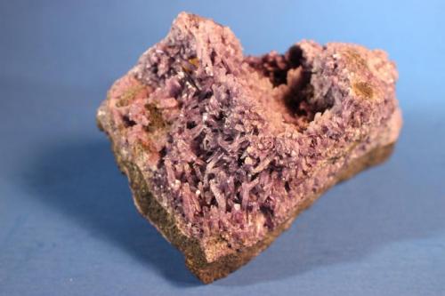Amesite (variety Chromian)
Saranovskii Mine, Saranovskaya Village, Gornozavodskii area, Permskaya Oblast’, Middle Urals, Urals Region, Russia
10.3 x 6.8 cm (Author: Don Lum)