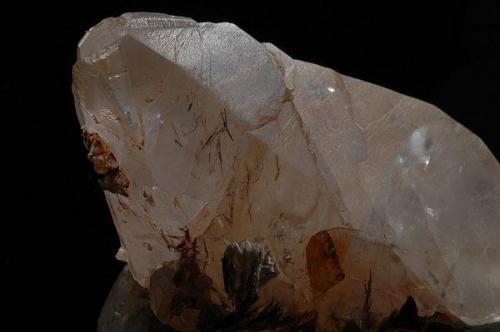 Calcite
Onion River, Cook County, Minnesota, US
6 X ~4cm
A scalenohedron with an unusual termination. (Author: John Nash)