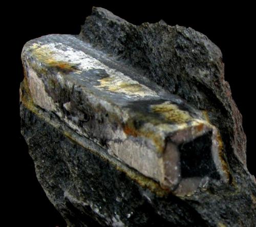 Andalucita (variedad quiastolita)
Cerro del Castillo de Mirabel, Mirabel, Cáceres, Extremadura, España
65 x 30 mm. (Autor: José Luis Zamora)