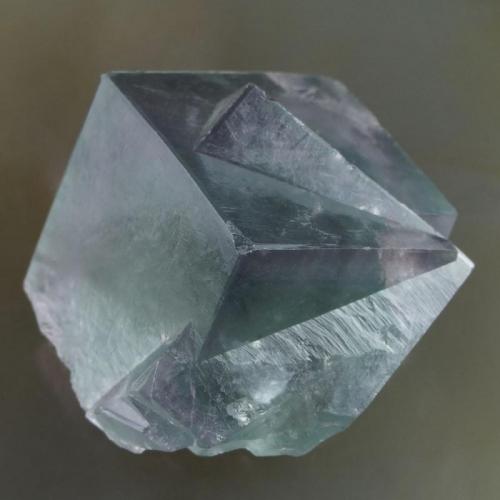 Fluorite twin.
Blackdene Mine, Ireshopeburn, Weardale, North Pennines, Co. Durham, England, UK.
25 mm. (Author: Ru Smith)