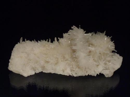 Quartz
Level 7, United Mine, Maratoto, New Zealand
13.5x7cm
A mound of crystals milky at the base and clear at the points on a bed of smaller crystals. (Author: Greg Lilly)