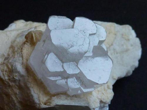 Berilo, Moscovita<br />Gilgit District, Gilgit-Baltistan (Northern Areas), Pakistan<br />6 x 3 cm. la pieza; 2 x 1,2 cm el Berilo<br /> (Autor: javier ruiz martin)