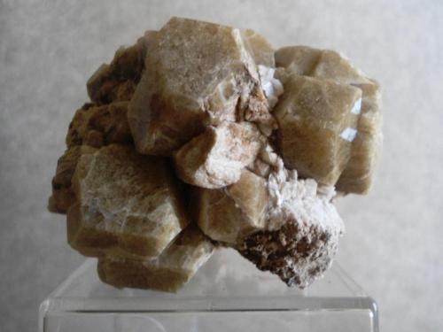 Grossular
Sierra de Cruces, Mun. de Sierra Mojada, Coahuila, México
78x70x75mm (Author: Carlos M.)