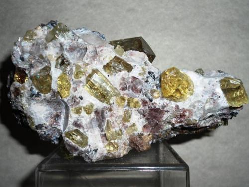 Fluorapatite
Cerro de Mercado, Durango, Durango, México
120x82x85mm (Author: Carlos M.)