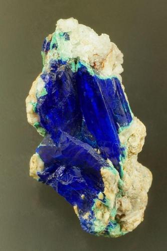 Linarite with cerussite and ? antlerite. ex Wards, ex Carlton Davis (1920-2003), ex Lavinsky, ex McAvoy.
Caldbeck Fells, Cumbria, England, UK.
Crystals to 16 mm in 29 mm specimen. (Author: Ru Smith)