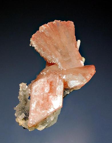Heulandite
Jalgaon District, Maharashtra, India
3.5 x 5.6 cm.
Salmon-colored heulandite crystals partially covered with tiny white stilbites on a small shard of chalcedony and basalt. (Author: crosstimber)