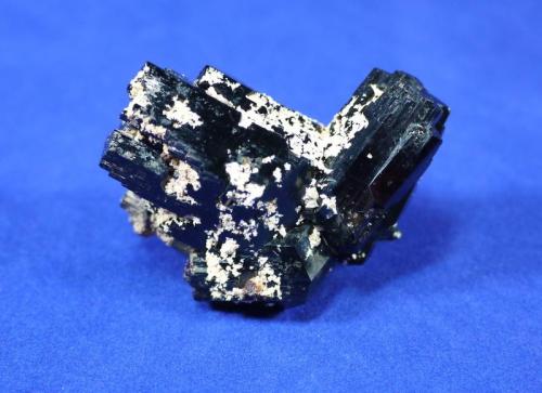 Foitite, Feldspar
Erongo Mountains, Erongo Region, Namibia
6.1 x 4.7 cm (Author: Don Lum)