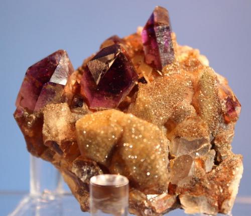 Quartz (var Amethyst), Chalcedony
Brandberg, Namibia
5.3 x 4.9 cm (Author: Don Lum)