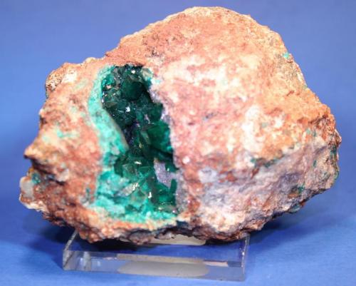 Dioptase, Limonite
Tsumeb Mine, Namibia
9.7 x 7.0 cm (Author: Don Lum)