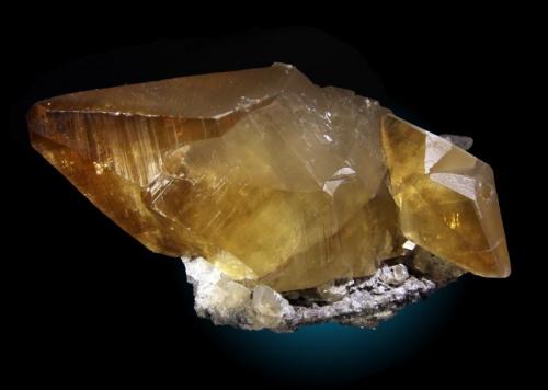 Calcita
Wuling Antimony Mine, Wuning Co., Jiujiang Prefecture, Jiangxi Province, China
cristal de 15cm. (Autor: Raul Vancouver)
