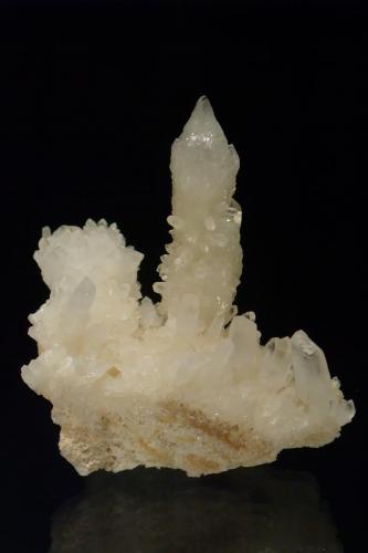 Quartz
Tararu Creek, Thames, New Zealand
8.5x8.5cm
A slender crystal approx 5cm long with heavy secondary growth of quartz over the prism faces. This sitting on a bed of smaller quartz crystals.
ex George Judge collection (Author: Greg Lilly)