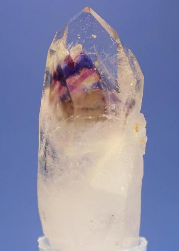 Quartz (var Amethyst)
Brandberg, Namibia
6.2 x 2.7 x 2.1 cm (Author: Don Lum)