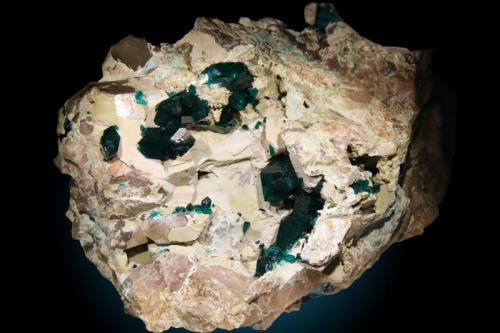 Dioptasa
Kaokoveld, Namibia
18x12cm, cristales hasta 2cm (Autor: Raul Vancouver)