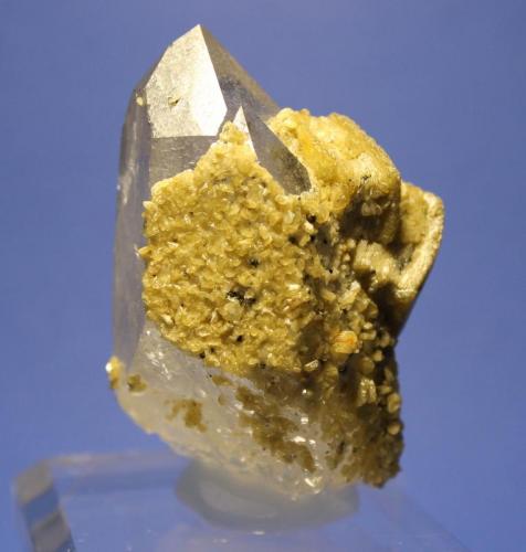 Quartz, Siderite
Panasqueira Mine, Level 3, Covilha, Castelo Branco. Cova da Beira, Centro, Portugal
7.5 x 4 x 4.5 cm (Author: Don Lum)