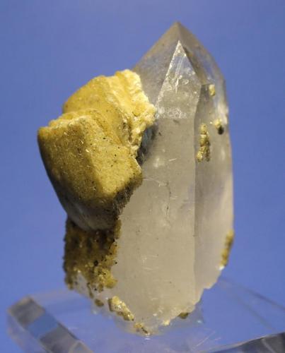 Quartz, Siderite
Panasqueira Mine, Level 3, Covilha, Castelo Branco. Cova da Beira, Centro, Portugal
7.5 x 4 x 4.5 cm (Author: Don Lum)