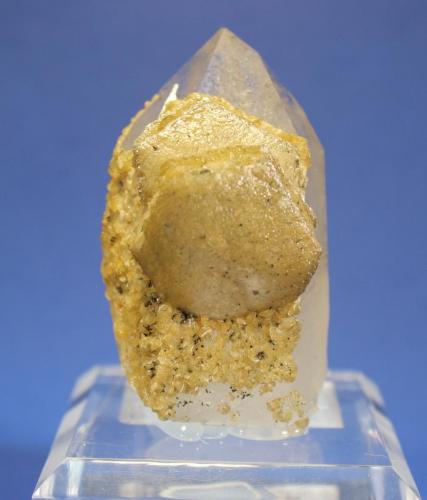 Quartz, Siderite
Panasqueira Mine, Level 3, Covilha, Castelo Branco. Cova da Beira, Centro, Portugal
7.5 x 4 x 4.5 cm (Author: Don Lum)