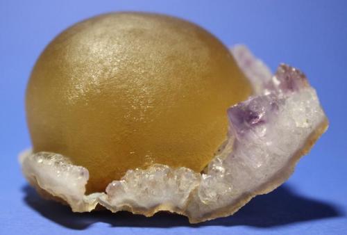 Fluorite, Amethyst
Dhamnod, Madhya Pradesh State, India
6 x 4.5 cm (Author: Don Lum)