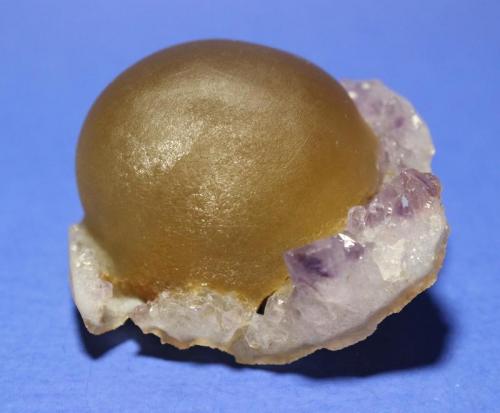 Fluorite, Amethyst
Dhamnod, Madhya Pradesh State, India
6 x 4.5 cm (Author: Don Lum)