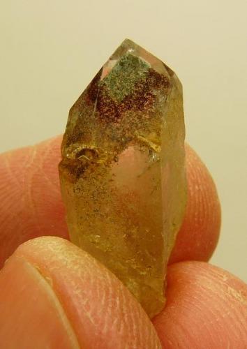 Quartz with unknown inclusions.
Villiersdorp, Western Cape, SA
25 x 11 x 07 mm (Author: Pierre Joubert)