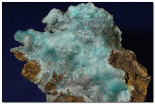 Hemimorfita
Mina El Pedreo, San Miguel de Linares, Artzentales, Vizcaya, España
7 x 6 cm
Col. y foto Rafa Muñoz Alvarado
Recolectada en 2006 (Autor: Rafa Muñoz(mineralvarado))