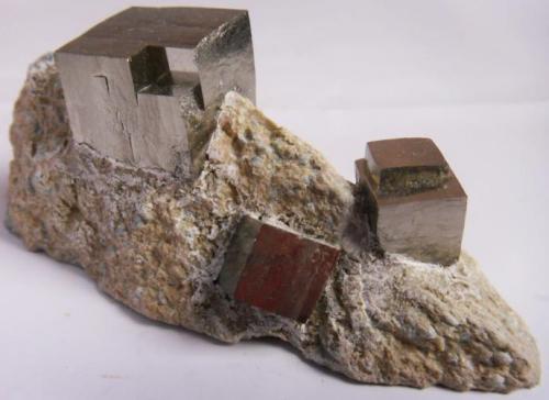 Pirita<br />Navajún, Comarca Cervera, La Rioja, España<br />9,5 cm x 3,4 cm x 4 cm<br /> (Autor: antoniopedro)