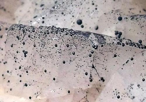 Dolomita 
Cantera Azkarate, Eugui, Esteríbar, Navarra, España
7 x 4 cm
Los cristales de dolomita van recubiertos de óxidos de manganeso. (Autor: Cristalino)