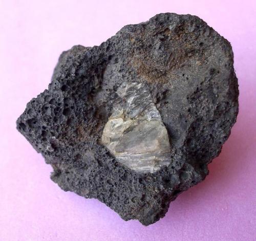 Sanidina
Volcán de la Roca Negra, Santa Pau, Olot, Girona, Cataluña, España
3 x 3 cm (Autor: Cristalino)