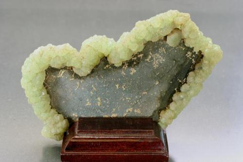 Prehnite cast after anhydrite
Lane Quarry, Hampden County, Massachusetts, USA
!2 x 6 cm. (Author: vic rzonca)