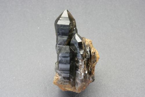 Smokey Quartz
Spruce Hill, Albany Couny, New Hampshire, USA
10 cm. tall (Author: vic rzonca)