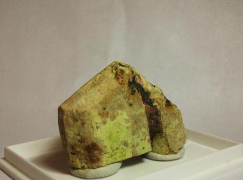 Brannerita y uranocircita<br />Diéresis Mine, Puerto del Cabril, Hornachuelos, Comarca Valle Medio del Guadalquivir, Córdoba, Andalusia, Spain<br />5x4x2 cm.<br /> (Autor: Nieves)