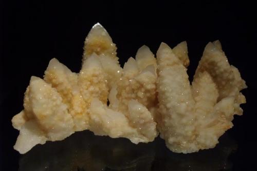 Quartz
309 Rd, Whitianga, New Zealand
18x12cm
A larger cluster of fat quartz crystals with a secondary quartz overgrowth, no matrix. (Author: Greg Lilly)
