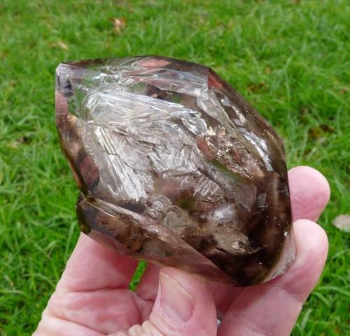 Smoky quartz
Brandberg, Namibia
95 x 64 x 56 mm
Same as above. (Author: Pierre Joubert)