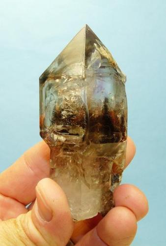 Smoky/amethyst quartz crystal
Brandberg, Namibia
96 x 46 x 33 mm
Same as above. (Author: Pierre Joubert)