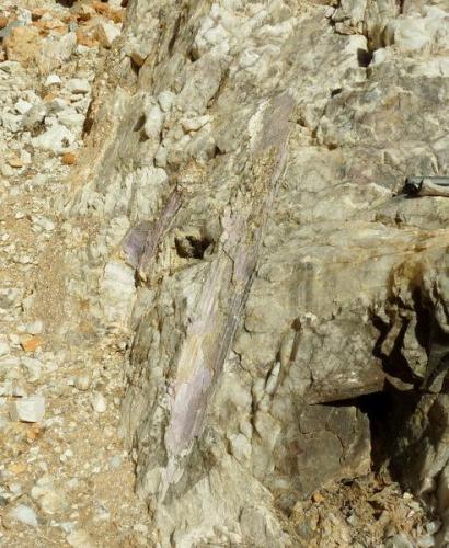 The cavity left by a large (more than a meter long) spondumene crystal that was removed (doubtfully intact) (Author: Pierre Joubert)