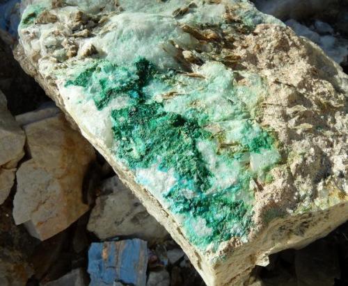 More copper related mineral on quartz. (Author: Pierre Joubert)