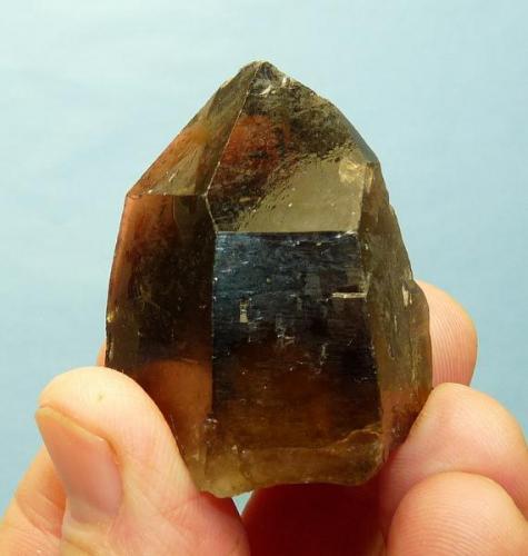 Smoky quartz
Blesberg, Northern Cape, SA.
45 x 32 x 31 mm (Author: Pierre Joubert)